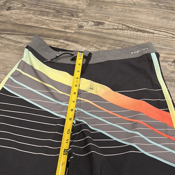 Quicksilver Men’s Highline Board Shorts Size 30 - Picture 11 of 13